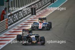 Carlos Sainz Jr (ESP) Scuderia Toro Rosso STR11. 27.11.2016. Formula 1 World Championship, Rd 21, Abu Dhabi Grand Prix, Yas Marina Circuit, Abu Dhabi, Race Day.