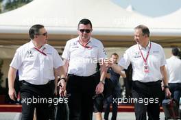 (L to R): Zak Brown (USA) McLaren Executive Director with Eric Boullier (FRA) McLaren Racing Director and Jonathan Neale (GBR) McLaren Chief Operating Officer. 26.11.2016. Formula 1 World Championship, Rd 21, Abu Dhabi Grand Prix, Yas Marina Circuit, Abu Dhabi, Qualifying Day.