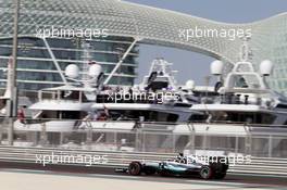 Lewis Hamilton (GBR) Mercedes AMG F1 W07 Hybrid. 26.11.2016. Formula 1 World Championship, Rd 21, Abu Dhabi Grand Prix, Yas Marina Circuit, Abu Dhabi, Qualifying Day.