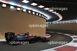 Jenson Button (GBR) McLaren MP4-31. 26.11.2016. Formula 1 World Championship, Rd 21, Abu Dhabi Grand Prix, Yas Marina Circuit, Abu Dhabi, Qualifying Day.