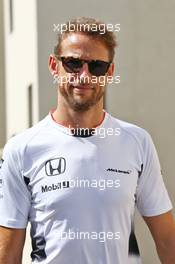 Jenson Button (GBR) McLaren. 26.11.2016. Formula 1 World Championship, Rd 21, Abu Dhabi Grand Prix, Yas Marina Circuit, Abu Dhabi, Qualifying Day.