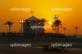 Daniel Ricciardo (AUS) Red Bull Racing  26.11.2016. Formula 1 World Championship, Rd 21, Abu Dhabi Grand Prix, Yas Marina Circuit, Abu Dhabi, Qualifying Day.