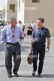 (L to R): Chase Carey (USA) Formula One Group Chairman with Christian Horner (GBR) Red Bull Racing Team Principal. 26.11.2016. Formula 1 World Championship, Rd 21, Abu Dhabi Grand Prix, Yas Marina Circuit, Abu Dhabi, Qualifying Day.