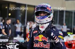 Daniel Ricciardo (AUS) Red Bull Racing celebrates his third position in qualifying parc ferme. 26.11.2016. Formula 1 World Championship, Rd 21, Abu Dhabi Grand Prix, Yas Marina Circuit, Abu Dhabi, Qualifying Day.