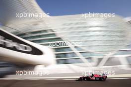 Daniil Kvyat (RUS) Scuderia Toro Rosso STR11. 26.11.2016. Formula 1 World Championship, Rd 21, Abu Dhabi Grand Prix, Yas Marina Circuit, Abu Dhabi, Qualifying Day.