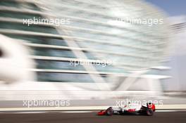 Esteban Gutierrez (MEX) Haas F1 Team VF-16. 26.11.2016. Formula 1 World Championship, Rd 21, Abu Dhabi Grand Prix, Yas Marina Circuit, Abu Dhabi, Qualifying Day.