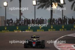 Jenson Button (GBR) McLaren MP4-31. 26.11.2016. Formula 1 World Championship, Rd 21, Abu Dhabi Grand Prix, Yas Marina Circuit, Abu Dhabi, Qualifying Day.