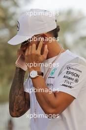 Lewis Hamilton (GBR) Mercedes AMG F1. 26.11.2016. Formula 1 World Championship, Rd 21, Abu Dhabi Grand Prix, Yas Marina Circuit, Abu Dhabi, Qualifying Day.