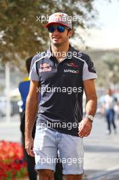 Carlos Sainz Jr (ESP) Scuderia Toro Rosso. 26.11.2016. Formula 1 World Championship, Rd 21, Abu Dhabi Grand Prix, Yas Marina Circuit, Abu Dhabi, Qualifying Day.