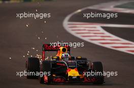 Daniel Ricciardo (AUS) Red Bull Racing RB12. 26.11.2016. Formula 1 World Championship, Rd 21, Abu Dhabi Grand Prix, Yas Marina Circuit, Abu Dhabi, Qualifying Day.