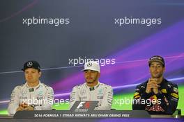 Nico Rosberg (GER) Mercedes AMG F1 , Lewis Hamilton (GBR) Mercedes AMG F1  and Daniel Ricciardo (AUS) Red Bull Racing  26.11.2016. Formula 1 World Championship, Rd 21, Abu Dhabi Grand Prix, Yas Marina Circuit, Abu Dhabi, Qualifying Day.