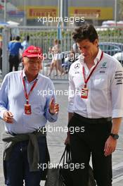 (L to R): Niki Lauda (AUT) Mercedes Non-Executive Chairman with Toto Wolff (GER) Mercedes AMG F1 Shareholder and Executive Director. 26.11.2016. Formula 1 World Championship, Rd 21, Abu Dhabi Grand Prix, Yas Marina Circuit, Abu Dhabi, Qualifying Day.