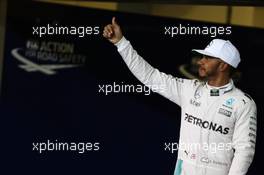 Lewis Hamilton (GBR) Mercedes AMG F1 celebrates his pole position in parc ferme. 26.11.2016. Formula 1 World Championship, Rd 21, Abu Dhabi Grand Prix, Yas Marina Circuit, Abu Dhabi, Qualifying Day.