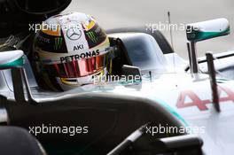 Lewis Hamilton (GBR) Mercedes AMG F1 W07 Hybrid. 26.11.2016. Formula 1 World Championship, Rd 21, Abu Dhabi Grand Prix, Yas Marina Circuit, Abu Dhabi, Qualifying Day.