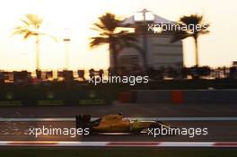 Kevin Magnussen (DEN) Renault Sport F1 Team RS16. 26.11.2016. Formula 1 World Championship, Rd 21, Abu Dhabi Grand Prix, Yas Marina Circuit, Abu Dhabi, Qualifying Day.