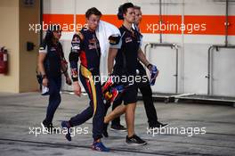 Daniil Kvyat (RUS) Scuderia Toro Rosso. 26.11.2016. Formula 1 World Championship, Rd 21, Abu Dhabi Grand Prix, Yas Marina Circuit, Abu Dhabi, Qualifying Day.