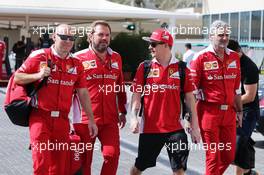 (L to R): Mark Arnall (GBR) Personal Trainer with Gino Rosato (CDN) Ferrari; Kimi Raikkonen (FIN) Ferrari; and Maurizio Arrivabene (ITA) Ferrari Team Principal. 27.11.2016. Formula 1 World Championship, Rd 21, Abu Dhabi Grand Prix, Yas Marina Circuit, Abu Dhabi, Race Day.