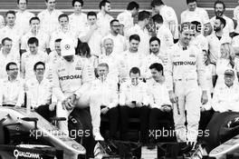 (L to R): Lewis Hamilton (GBR) Mercedes AMG F1 and team mate Nico Rosberg (GER) Mercedes AMG F1 at a team photograph. 27.11.2016. Formula 1 World Championship, Rd 21, Abu Dhabi Grand Prix, Yas Marina Circuit, Abu Dhabi, Race Day.