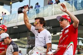 (L to R): Fernando Alonso (ESP) McLaren with Kimi Raikkonen (FIN) Ferrari on the drivers parade. 27.11.2016. Formula 1 World Championship, Rd 21, Abu Dhabi Grand Prix, Yas Marina Circuit, Abu Dhabi, Race Day.