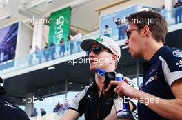 (L to R): Nico Hulkenberg (GER) Sahara Force India F1 with Daniil Kvyat (RUS) Scuderia Toro Rosso on the drivers parade. 27.11.2016. Formula 1 World Championship, Rd 21, Abu Dhabi Grand Prix, Yas Marina Circuit, Abu Dhabi, Race Day.