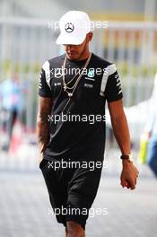 Lewis Hamilton (GBR) Mercedes AMG F1. 24.11.2016. Formula 1 World Championship, Rd 21, Abu Dhabi Grand Prix, Yas Marina Circuit, Abu Dhabi, Preparation Day.