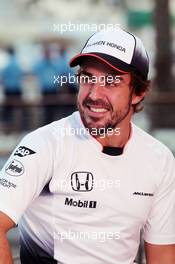 Fernando Alonso (ESP) McLaren. 24.11.2016. Formula 1 World Championship, Rd 21, Abu Dhabi Grand Prix, Yas Marina Circuit, Abu Dhabi, Preparation Day.