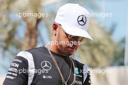 Lewis Hamilton (GBR) Mercedes AMG F1. 24.11.2016. Formula 1 World Championship, Rd 21, Abu Dhabi Grand Prix, Yas Marina Circuit, Abu Dhabi, Preparation Day.