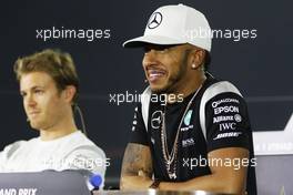 (L to R): Nico Rosberg (GER) Mercedes AMG F1 with team mate Lewis Hamilton (GBR) Mercedes AMG F1 in the FIA Press Conference. 24.11.2016. Formula 1 World Championship, Rd 21, Abu Dhabi Grand Prix, Yas Marina Circuit, Abu Dhabi, Preparation Day.