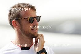 Jenson Button (GBR) McLaren. 24.11.2016. Formula 1 World Championship, Rd 21, Abu Dhabi Grand Prix, Yas Marina Circuit, Abu Dhabi, Preparation Day.