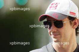 Esteban Gutierrez (MEX) Haas F1 Team. 24.11.2016. Formula 1 World Championship, Rd 21, Abu Dhabi Grand Prix, Yas Marina Circuit, Abu Dhabi, Preparation Day.