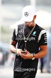 Lewis Hamilton (GBR) Mercedes AMG F1. 24.11.2016. Formula 1 World Championship, Rd 21, Abu Dhabi Grand Prix, Yas Marina Circuit, Abu Dhabi, Preparation Day.