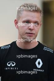 Kevin Magnussen (DEN) Renault Sport F1 Team. 24.11.2016. Formula 1 World Championship, Rd 21, Abu Dhabi Grand Prix, Yas Marina Circuit, Abu Dhabi, Preparation Day.