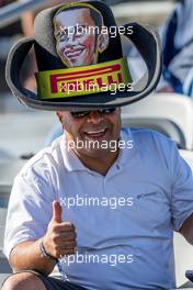 A Lewis Hamilton (GBR) Mercedes AMG F1 fan. 21.10.2016. Formula 1 World Championship, Rd 18, United States Grand Prix, Austin, Texas, USA, Practice Day.