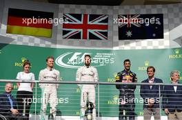 The podium (L to R): Nico Rosberg (GER) Mercedes AMG F1, second; Lewis Hamilton (GBR) Mercedes AMG F1, race winner; Daniel Ricciardo (AUS) Red Bull Racing, third. 23.10.2016. Formula 1 World Championship, Rd 18, United States Grand Prix, Austin, Texas, USA, Race Day.