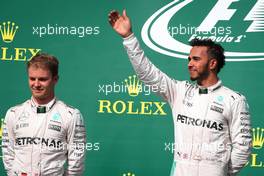 Nico Rosberg (GER) Mercedes AMG Petronas F1 W07 and Lewis Hamilton (GBR) Mercedes AMG F1 W07 . 23.10.2016. Formula 1 World Championship, Rd 18, United States Grand Prix, Austin, Texas, USA, Race Day.