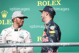 Lewis Hamilton (GBR) Mercedes AMG F1 W07  and Daniel Ricciardo (AUS) Red Bull Racing RB12. 23.10.2016. Formula 1 World Championship, Rd 18, United States Grand Prix, Austin, Texas, USA, Race Day.