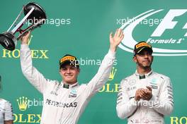 Nico Rosberg (GER) Mercedes AMG Petronas F1 W07 and Lewis Hamilton (GBR) Mercedes AMG F1 W07 . 23.10.2016. Formula 1 World Championship, Rd 18, United States Grand Prix, Austin, Texas, USA, Race Day.