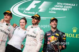 Nico Rosberg (GER) Mercedes AMG Petronas F1 W07 Victoria Vowles,  Lewis Hamilton (GBR) Mercedes AMG F1 W07  and Daniel Ricciardo (AUS) Red Bull Racing RB12. 23.10.2016. Formula 1 World Championship, Rd 18, United States Grand Prix, Austin, Texas, USA, Race Day.