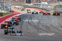 Lewis Hamilton (GBR) Mercedes AMG F1 W07 Hybrid leads at the start of the race. 23.10.2016. Formula 1 World Championship, Rd 18, United States Grand Prix, Austin, Texas, USA, Race Day.