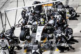 Sergio Perez (MEX) Force India F1 VJM09 pit stop. 23.10.2016. Formula 1 World Championship, Rd 18, United States Grand Prix, Austin, Texas, USA, Race Day.
