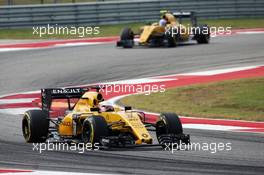 Kevin Magnussen (DEN) Renault Sport F1 Team RS16 leads team mate Jolyon Palmer (GBR) Renault Sport F1 Team RS16. 23.10.2016. Formula 1 World Championship, Rd 18, United States Grand Prix, Austin, Texas, USA, Race Day.