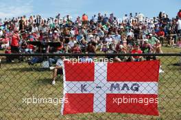 Fans and a flag for K-Mag - Kevin Magnussen (DEN) Renault Sport F1 Team. 23.10.2016. Formula 1 World Championship, Rd 18, United States Grand Prix, Austin, Texas, USA, Race Day.