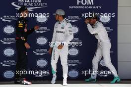 (L to R): Daniel Ricciardo (AUS) Red Bull Racing with Lewis Hamilton (GBR) Mercedes AMG F1 and Nico Rosberg (GER) Mercedes AMG F1 in qualifying parc ferme. 22.10.2016. Formula 1 World Championship, Rd 18, United States Grand Prix, Austin, Texas, USA, Qualifying Day.