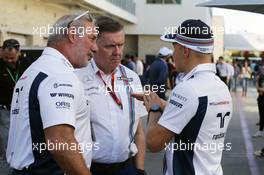 (L to R): Brad Hollinger (USA) Williams Non-Executive Director with Mike O'Driscoll (GBR) Williams Group CEO and Valtteri Bottas (FIN) Williams. 22.10.2016. Formula 1 World Championship, Rd 18, United States Grand Prix, Austin, Texas, USA, Qualifying Day.