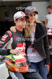 (L to R): Esteban Gutierrez (MEX) Haas F1 Team with his girlfriend Monica Casan. 23.10.2016. Formula 1 World Championship, Rd 18, United States Grand Prix, Austin, Texas, USA, Race Day.