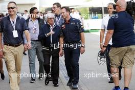 (L to R): Bernie Ecclestone (GBR) with Christian Horner (GBR) Red Bull Racing Team Principal. 23.10.2016. Formula 1 World Championship, Rd 18, United States Grand Prix, Austin, Texas, USA, Race Day.