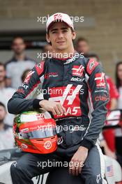Esteban Gutierrez (MEX) Haas F1 Team at a team photograph. 23.10.2016. Formula 1 World Championship, Rd 18, United States Grand Prix, Austin, Texas, USA, Race Day.