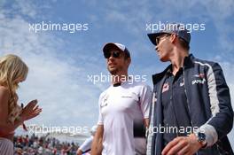 (L to R): Jenson Button (GBR) McLaren with Daniil Kvyat (RUS) Scuderia Toro Rosso on the drivers parade. 23.10.2016. Formula 1 World Championship, Rd 18, United States Grand Prix, Austin, Texas, USA, Race Day.