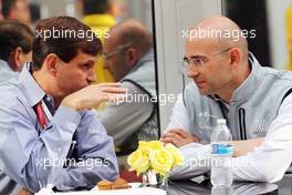 (L to R): Tavo Hellmund (USA) Former COTA Promotor with Thomas Mayer, Manor Racing Chief Executive Officer. 23.10.2016. Formula 1 World Championship, Rd 18, United States Grand Prix, Austin, Texas, USA, Race Day.