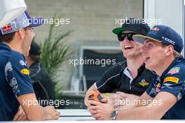 (L to R): Pierre Gasly (FRA) Red Bull Racing Third Driver with Conor Daly (USA) and Max Verstappen (NLD) Red Bull Racing. 20.10.2016. Formula 1 World Championship, Rd 18, United States Grand Prix, Austin, Texas, USA, Preparation Day.